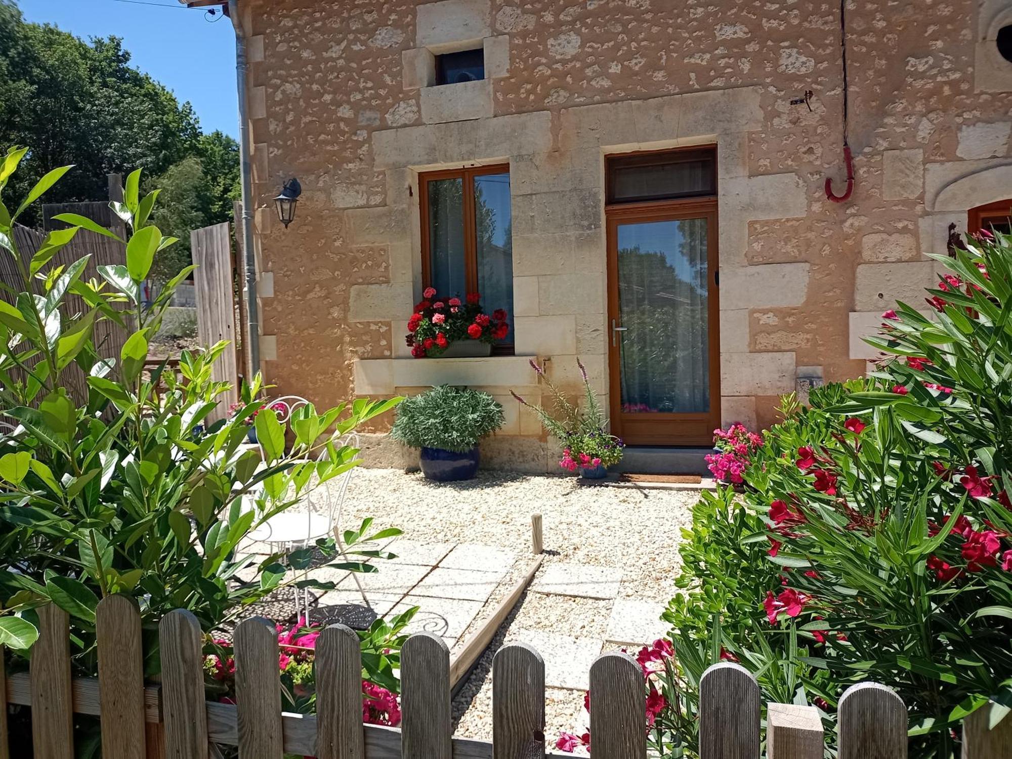 La Vieille Grange - Saint-Privat-Des-Pres Bed & Breakfast Dış mekan fotoğraf